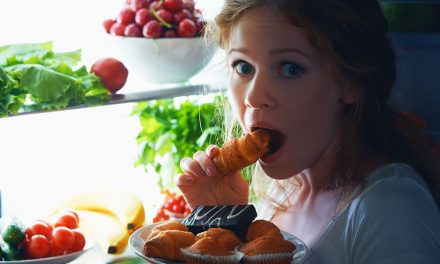 Comer à noite engorda? Descubra agora!